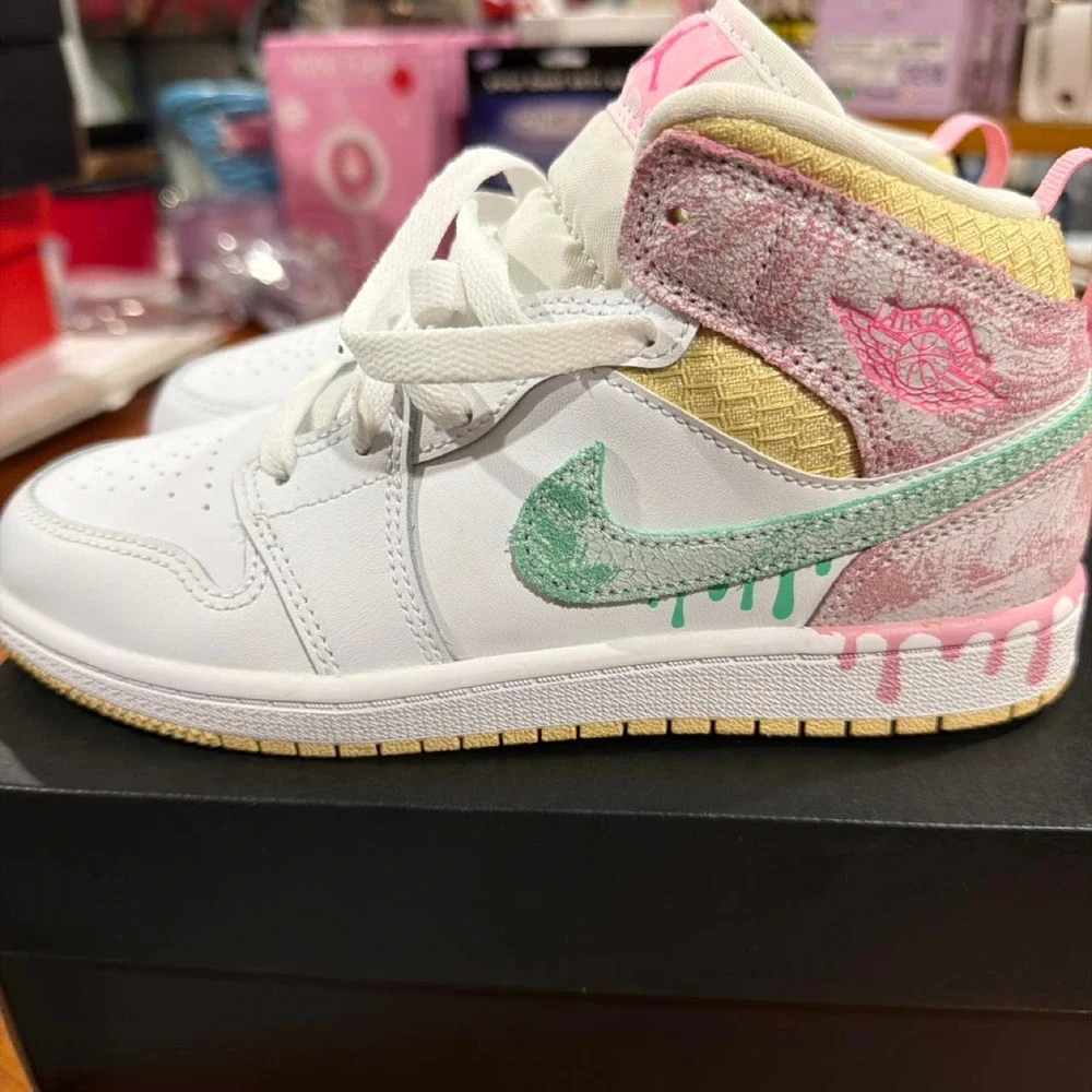 Jordan 1 Mid SE 